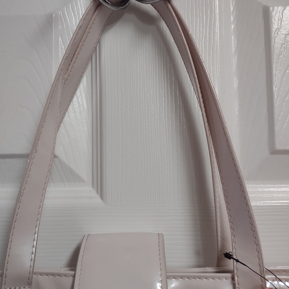 Hello Kitty Quilted Look Peal/white Color NWT - Picture 3 of 16